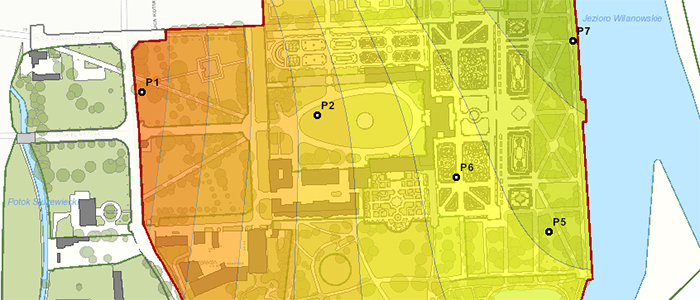 Frament mapy terenu Muzeum, na mapę nałożony wynik pomiarów w postaci izolinii, z barwnym rozróżnieniem natężenia mierzonego parametru